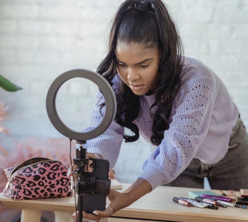 metier emploi mode femme travaillant dans la mode