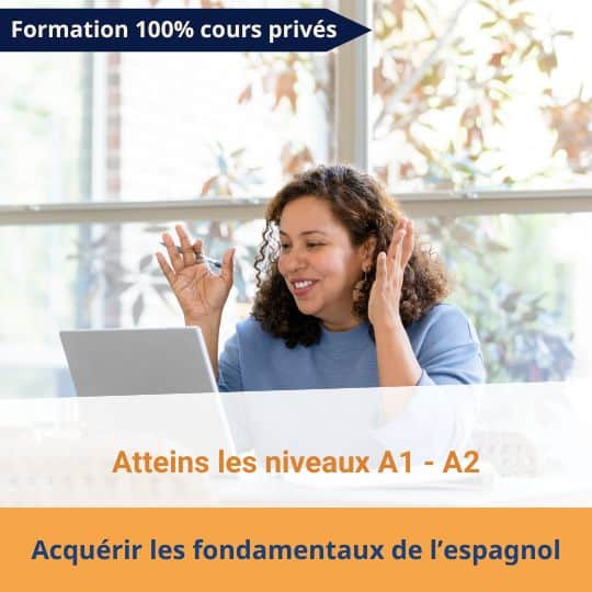 Acquérir les fondamentaux de l'espagnol personne tapant sur le clavier d'un ordinateur portable