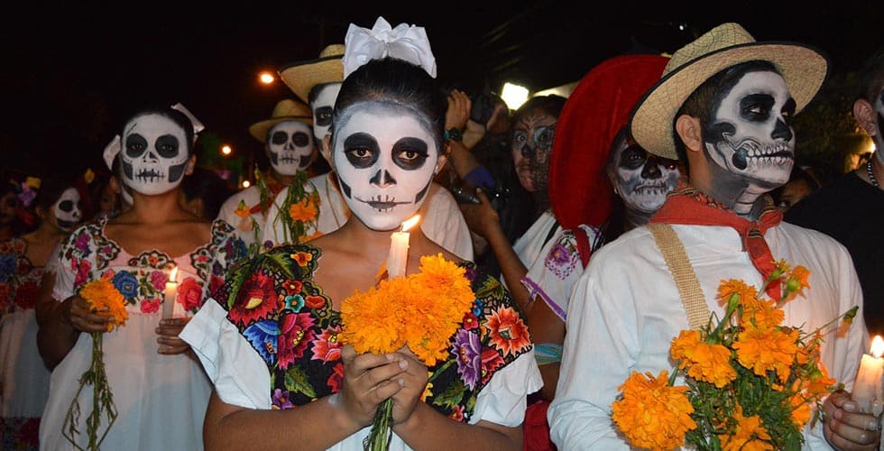 humains-deguises-fete-des-morts-mexique humains déguisés lors de la fête des morts