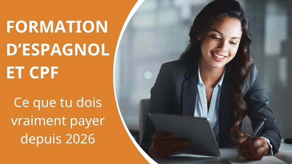 Femme d'affaire travaillant sur ordinateur